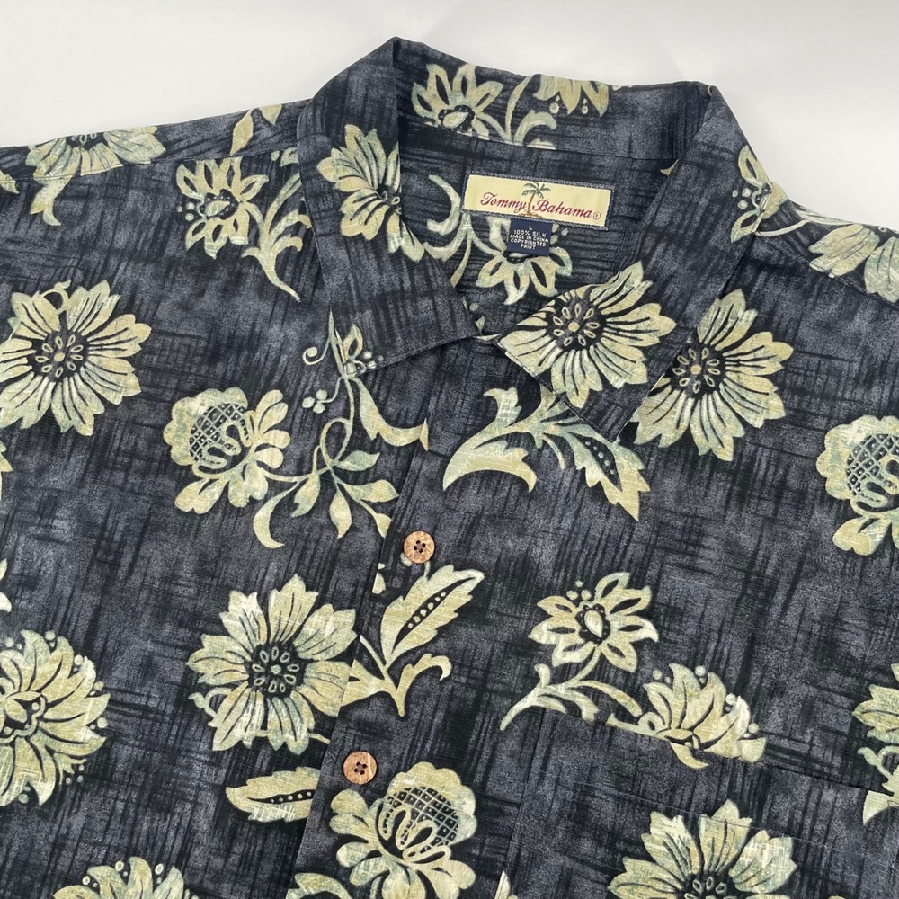 Tommy Bahama Button Down Mens L Black Silk Floral Short Slv Camp Shirt Tropical